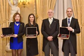 Rubén Tolosona recibiendo el premio “Juan López de Peñalver (2024)”