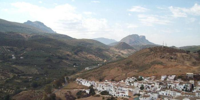 Vista del paso de Carcabuey desde el Cerro del Castillo. Foto: M. Zamora