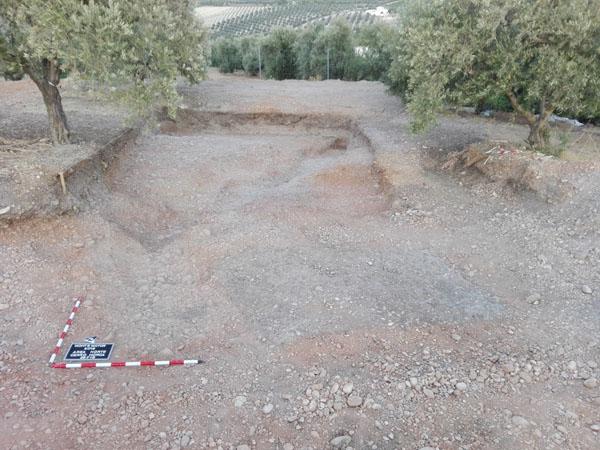 Fosa excavada para el depósito del carro ibérico en el Cerro de la Horca (Montemayor)