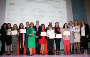 Las galardonadas y las autoridades participantes en los Premios Florence Nightingale