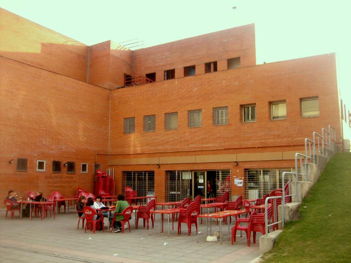 UAM - Facultad de Psicología - Terraza de la Cafetería