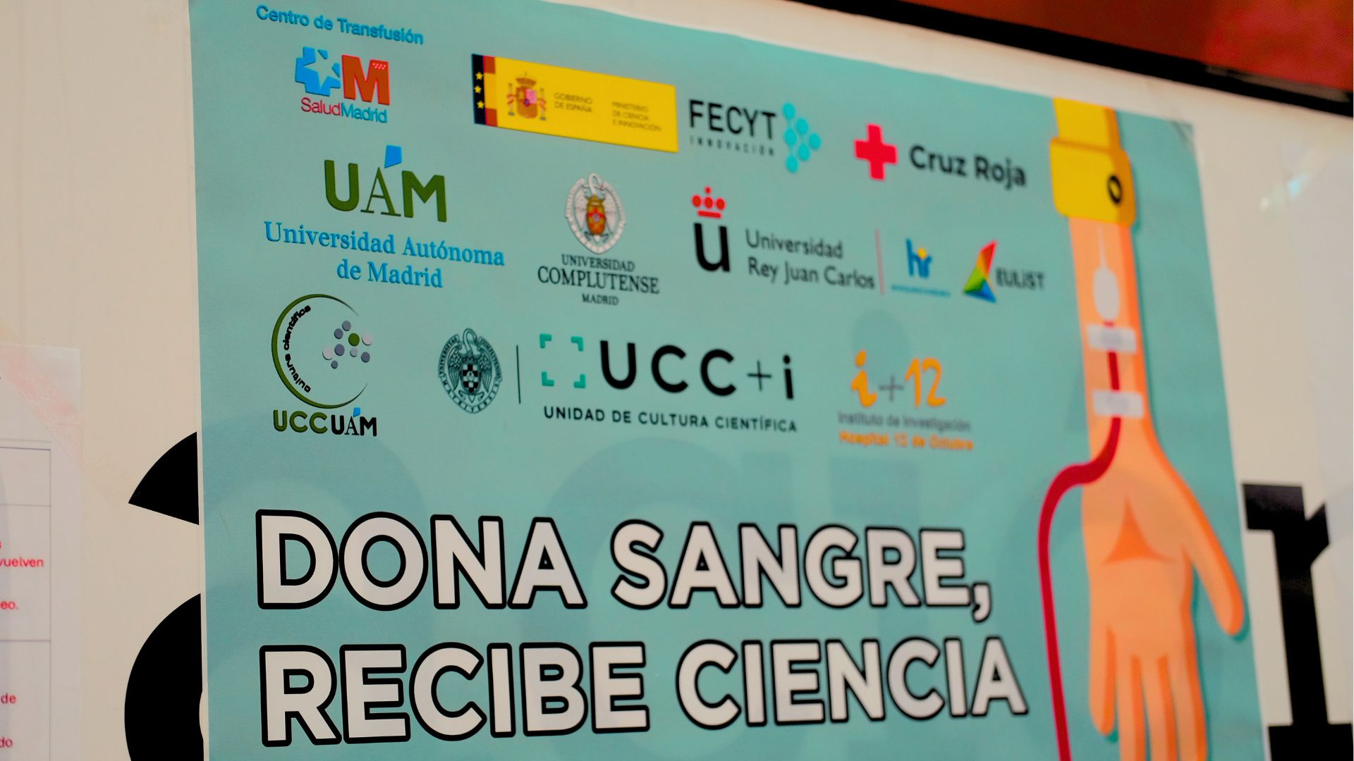 Cartel promocional de Dona Sangre, recibe Ciencia