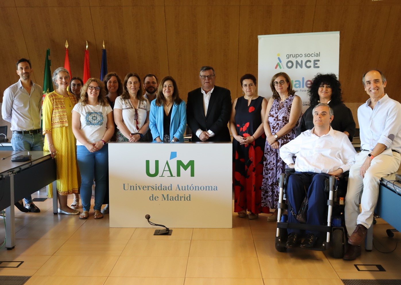 Responsables de la Universidad Autónoma de Madrid (UAM) y de la Fundación ONCE, tras la firma del convenio en el Rectorado. / UAM
