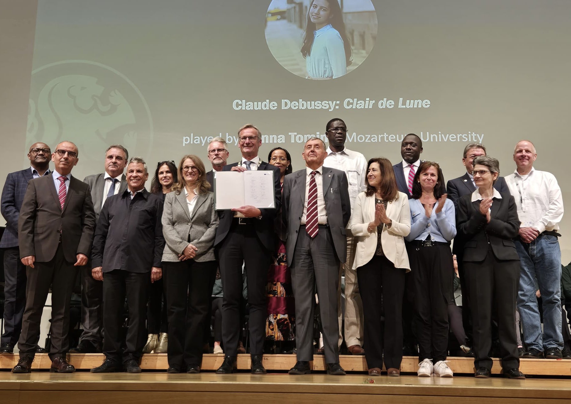 Representantes de la Alianza Universitaria CIVIS, a la que pertenece la UAM, tras consitituirse como entidad legal en Salzburgo (Austria). / CIVIS