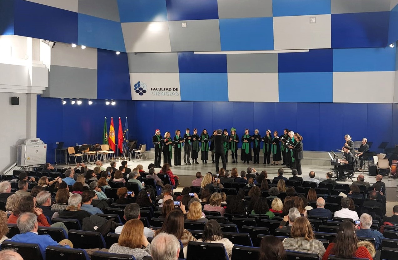 Un momento del Concierto de Navidad de la UAM celebrado ayer en el Salón de Actos del Edificio de Biología. / UAM